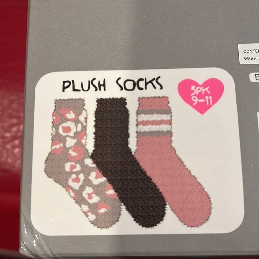 NWT Betsey Johnson fuzzy socks - Picture 3 of 3